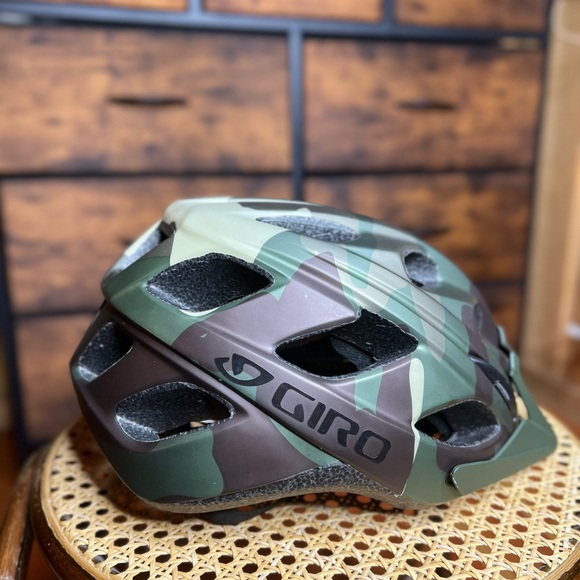 Giro Hex Bicycling Helmet Matte Green Camo Size 59-63cm- Large - Picture 2 of 6